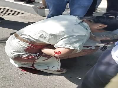Chinese woman horribly stabbed by her sister (the lady in green)