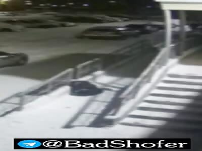 Depressed old man commit suicide by jumping from 17 floor 