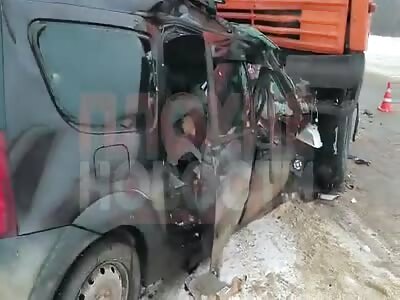 Man crushed in his car in very shocking accident 