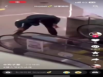 [1]Chinese man stabbed his ex-girlfriend to death 