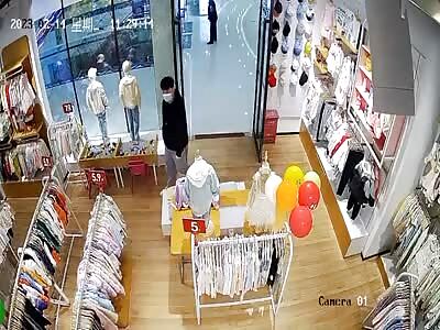 [2]Chinese man stabbed his ex-girlfriend to death 