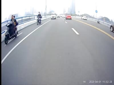 Drive lose control horrifically crushed motorcyclists 