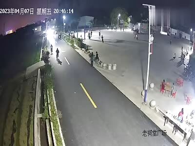 Speeding motorcycle crash into bike during race 