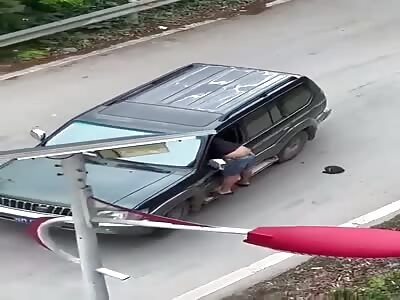 Beating driver during road rage gone very wrong 