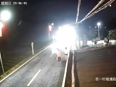 Chinese stupid driver horribly crashed people 