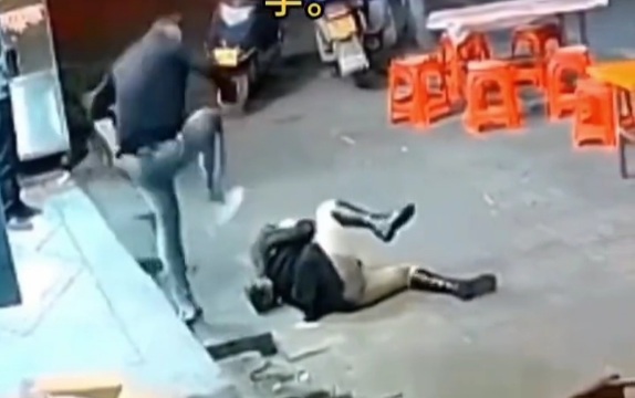 Restaurant Owner Beat the Shit Out of Loud Mouth Female Client