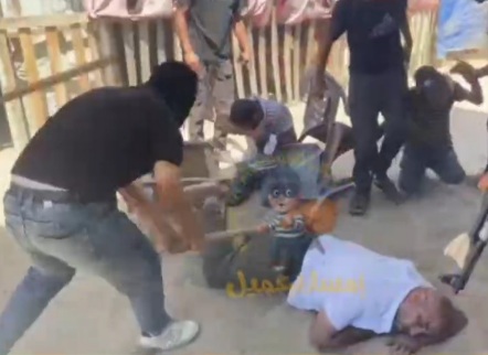 Qassami fighters punishing merchants for increasing prices 