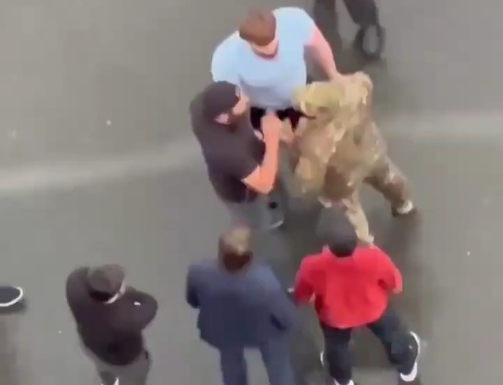 Argument between Russian soldier and group of Chechenians end in rando