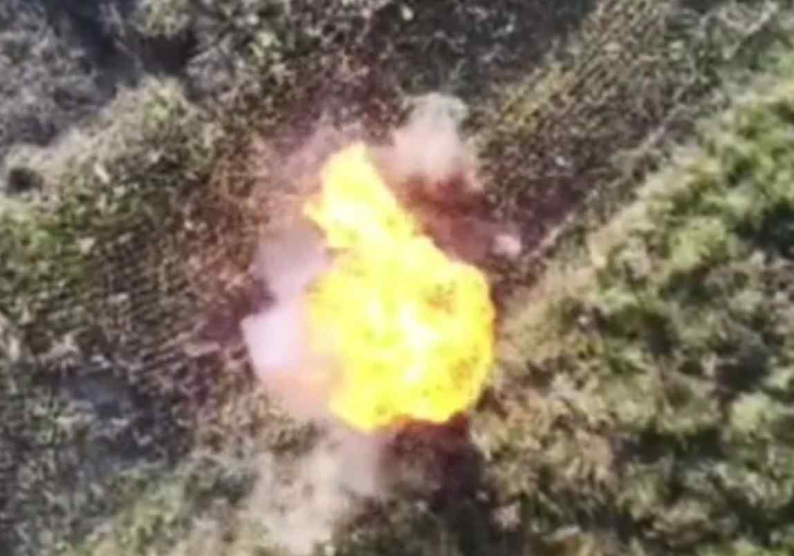 Wounded Ukrainian set on fire. 