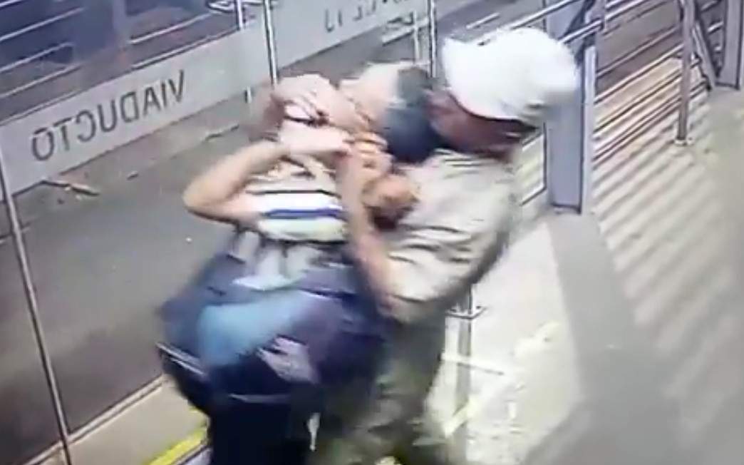 Man Put In Chokehold, Mugged By Two Criminals In Colombia