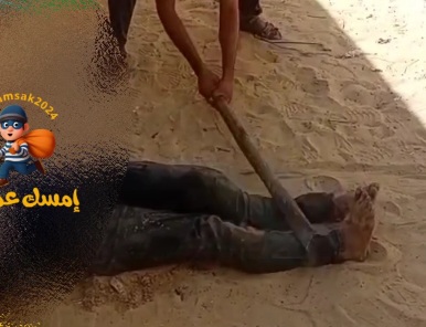 Another thief captured in gets his legs smashed by qassami fighters 