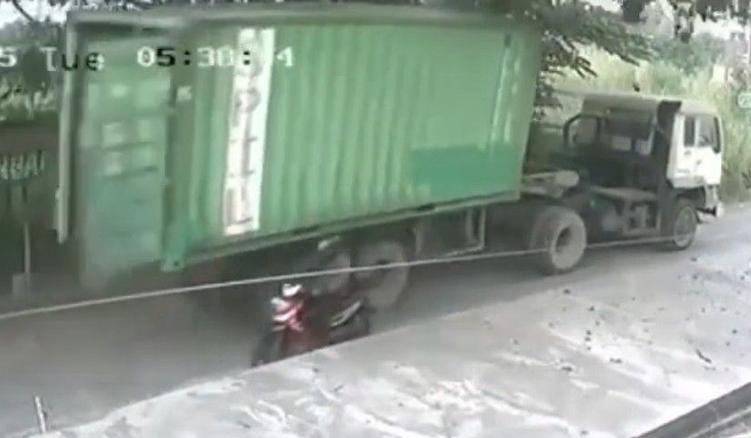 Knocked The Fuck Out By The Container Door..