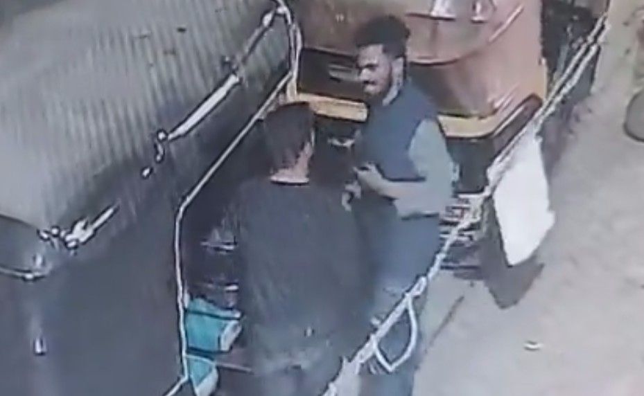 Man Killed With Single Stab In Chest During Rickshaw Drivers Dispute