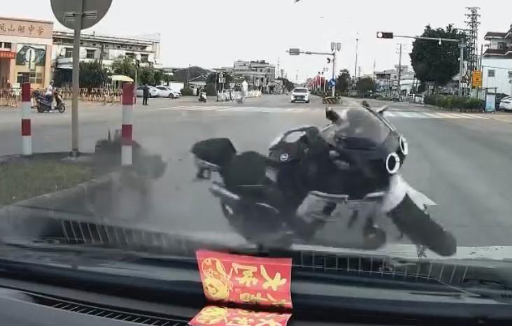 Motorcyclist Dies After Losing Control