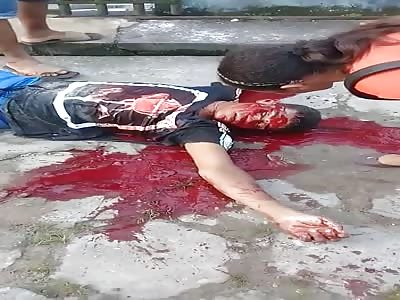 two thieves came out stealing were on a motorcycle one fled and the other was killed by popular