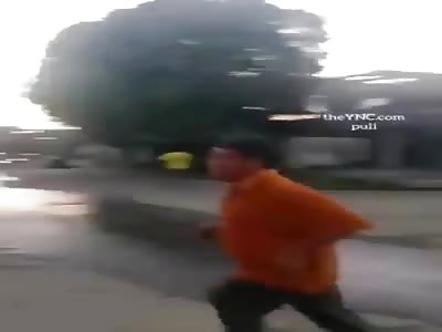 the man receives a wound with a knife and his intestines come out