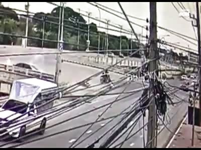 Brutal accident between a car and a motorcycle