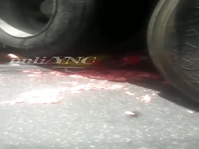 Brutal accident ... Motorcyclist crushed by truck