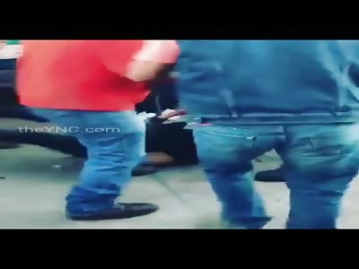 Merchants of Central de Abastos hit presumed thief, in LeÃ³n Mexico