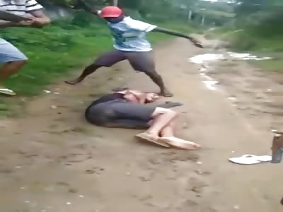 Alleged Thief Clubbed mercilessly in Brazilian Favela