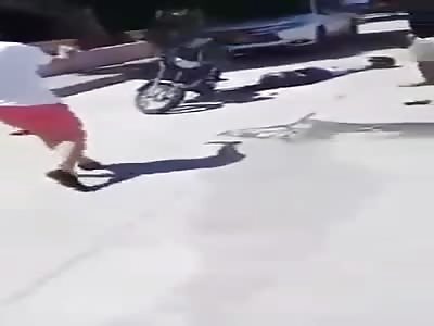 They steal a woman and the husband shoots them Colombia