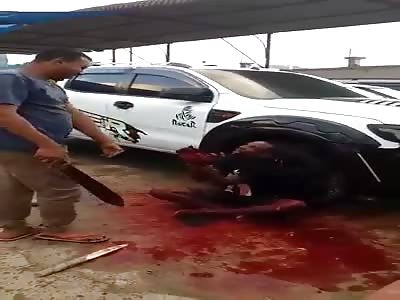 Thief Brutally Punished by Machete Man