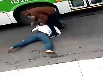 Moron Stabs a Woman then Jumps Into the River 