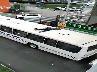 Man commits suicÃ­de