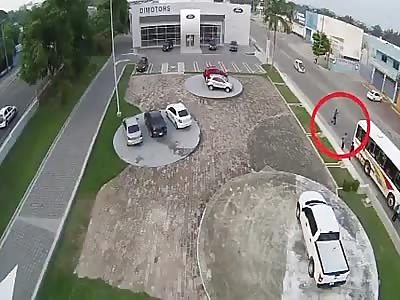 couple who was aboard a van, rolls two Thieves 