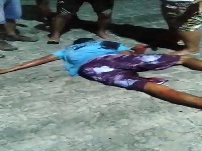 a normal day in Brazil (man is stabbed to death)