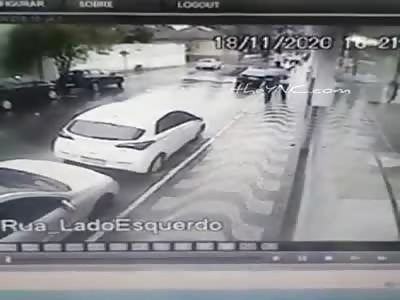 Damn, exact moment that two women are crushed by wall.