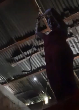 Woman Kills Herself at Home in Front Her Kids