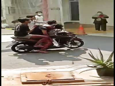 Wtf man arrives at the hospital with a knife stuck in his head 