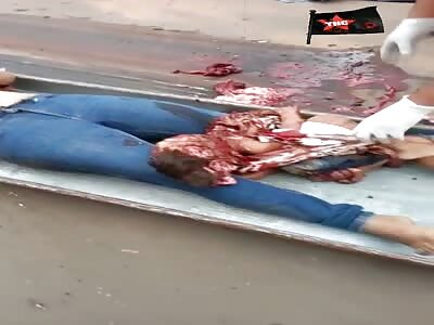 FULL GORE.. MOTHER AND DAUGHTER LOSE THEIR LIVES BY BEING CRUSHED IN A