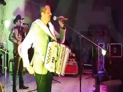 A Woman Is Stabbed In The Middle of the Concert of Paco Barrón 