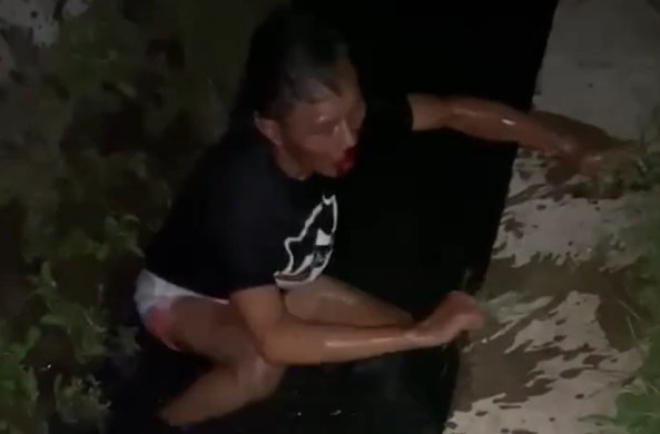 CELL PHONE THIEF BEING BEATEN