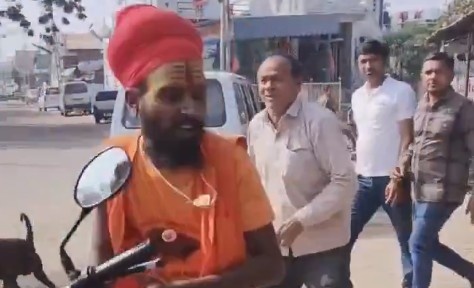 Man Caught Flashing In Public And Clubbed By Vendors