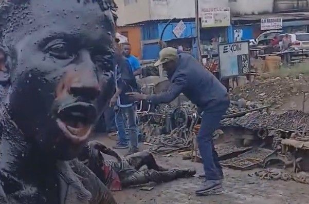 Oiled Car Thieves Flogged In The Mud