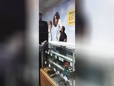 2 Men Fight over KFC in India