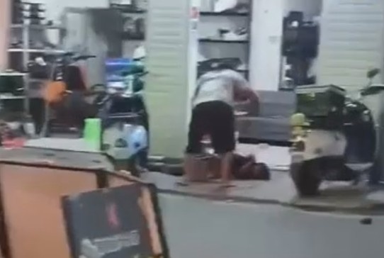 Delivery Guy Hacked By Restaurant Owner With A Butcher Knife