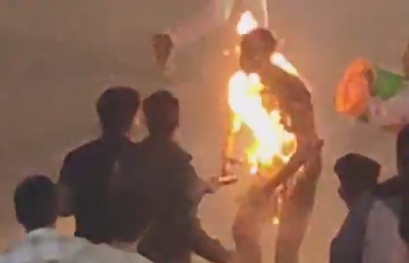 Rejected Man Self Immolates In India