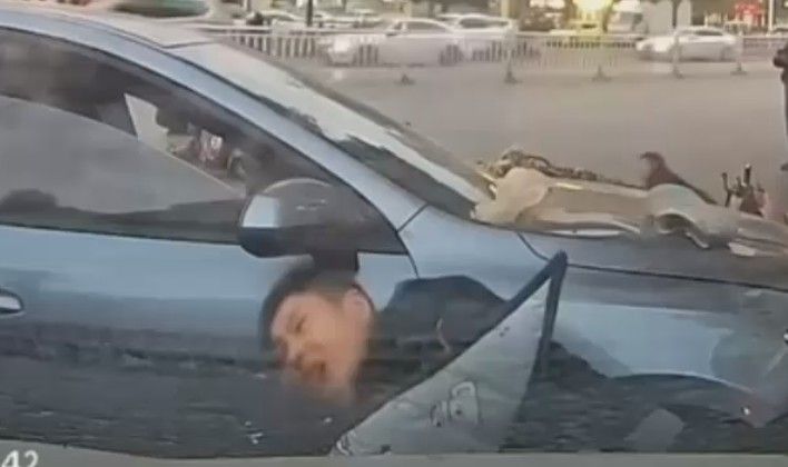 Driver Destroys Moped Riders In China (FULL)