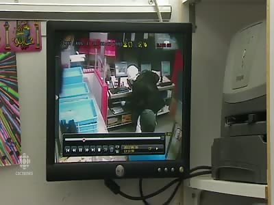 Four Domino's Pizza Employees Wrestle Gunman To The Ground