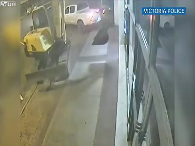 Excavator used to break into aussie bank