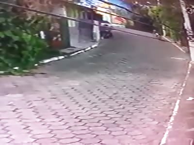 Biker dies as he leaves his bike crashed on top