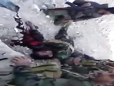 Despair of Iraqi soldiers to see his friend shot dead in agony until death