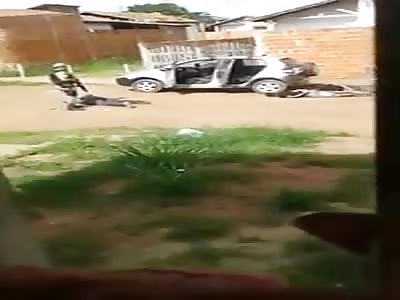 Police officers beat bandit handcuffs