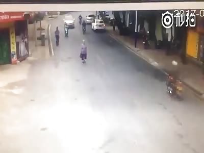 Accident lady hit by car