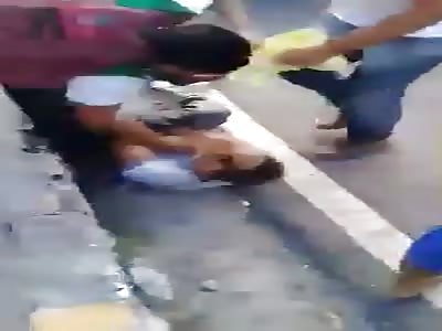 Thief assaults teacher, and his students beat thief