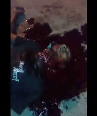 Young thief agonizes after hacked in the neck